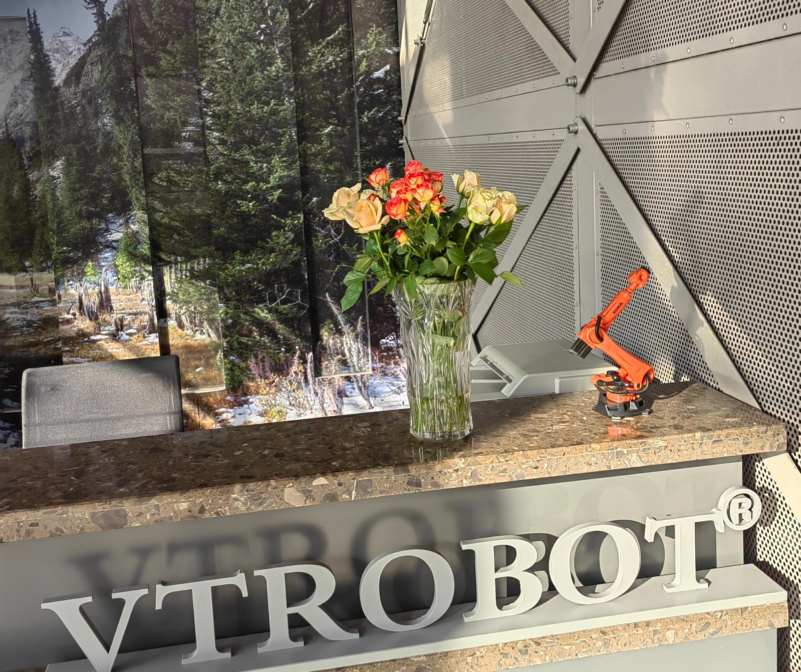 维特罗伯特从业18年，提供智能工厂整体规划设计 项目建设实施，服务于国...